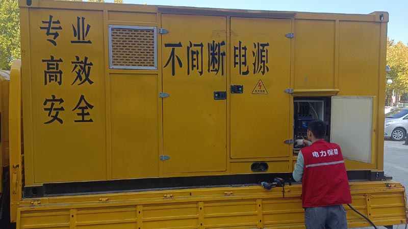 岫岩柴油发电机组和UPS电源配合使用时，如何避免切换过程中的电力中断？